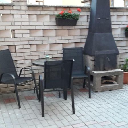 Ubytovani Lila Микулов Екстериор снимка