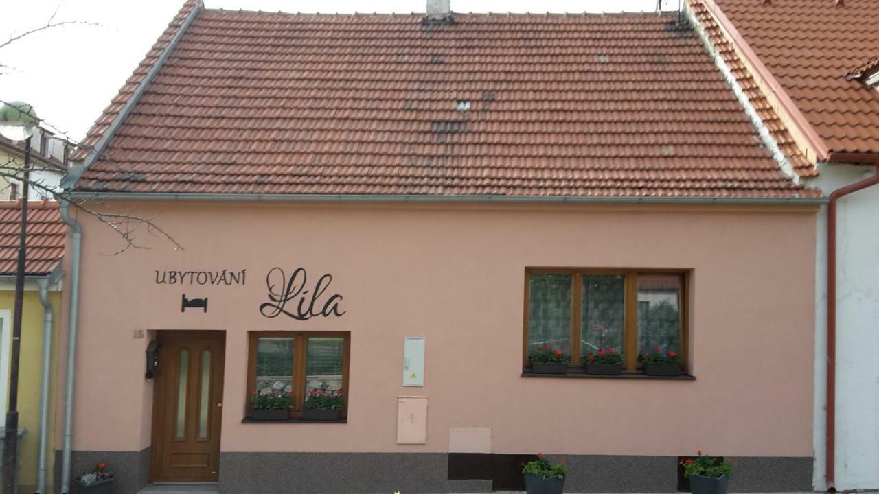 Ubytovani Lila Микулов Екстериор снимка