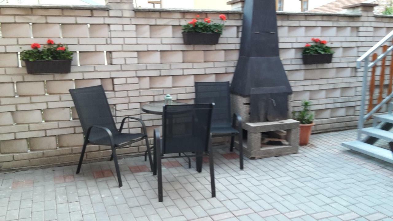 Ubytovani Lila Микулов Екстериор снимка